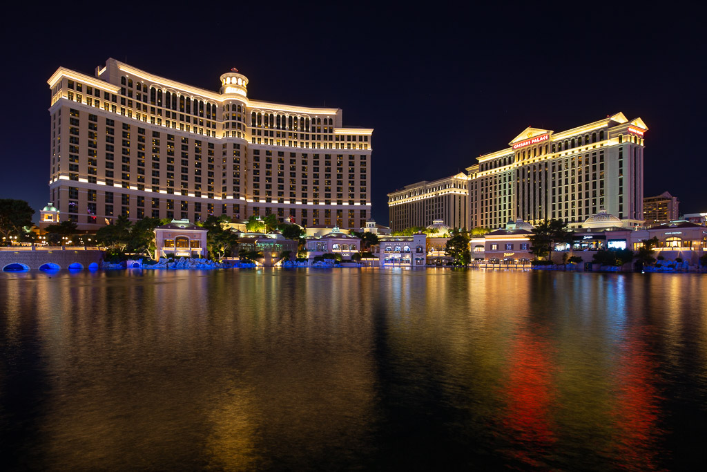 Bellagio and ceasars palace hotels las vegas by night.