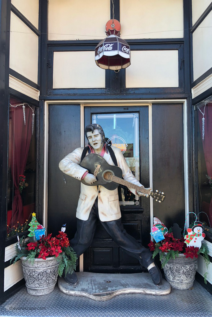 Historic Downtown in Flagstaff: elvis Preslay statue.