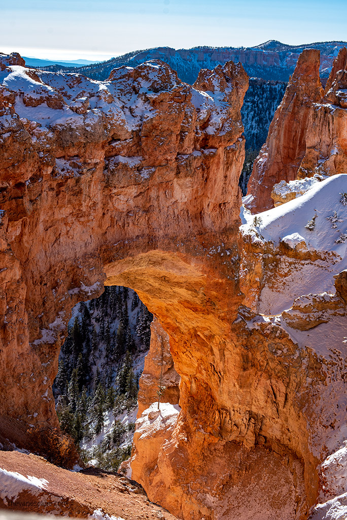 Bryce Canyon hoodoos natural bridge