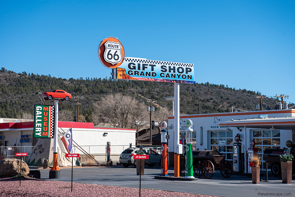 Williams: old museum gallery and Grand Canyon Gift Shop on route 66.