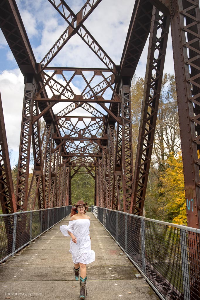 Agnes Stabinska, the author and co-founder of The Van Escape blog, is on Ronette’s Bridge. She is wearing white dress, cowboy boots and hat. 