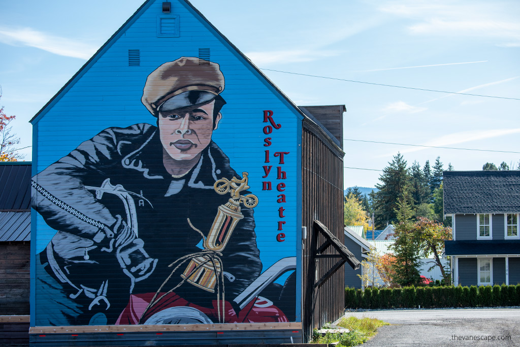 Roslyn Theatre whith huge mural of Marlon Brando on the wall.