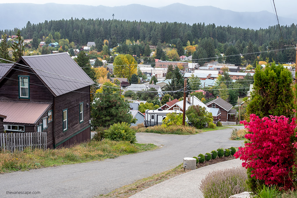 Roslyn, the Northern Exposure town with mountain view in the backdrop.
