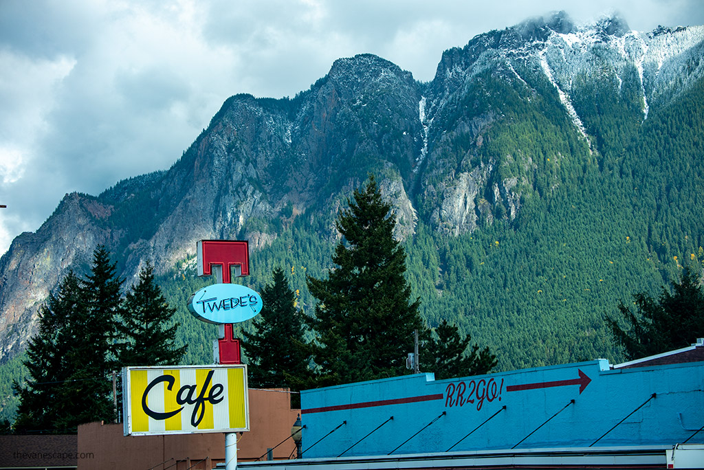 Twin Peaks: Twede's Cafe with stunning view of the mountains in the backdrop.