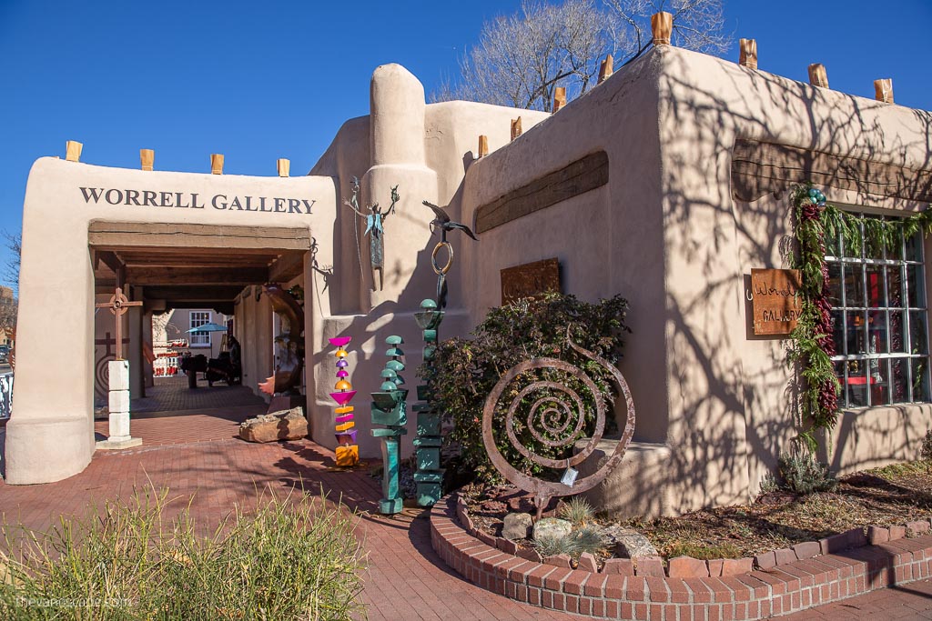 the buildling of Worrell Gallery which is must see during 3 Days in Santa Fe.