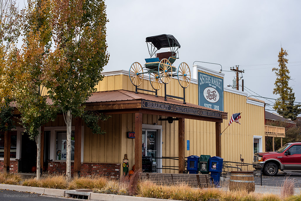 historic building of Sisters Market in Oregon.