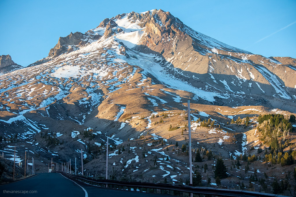 mountains covered by snow in Mount Hood National Forest.