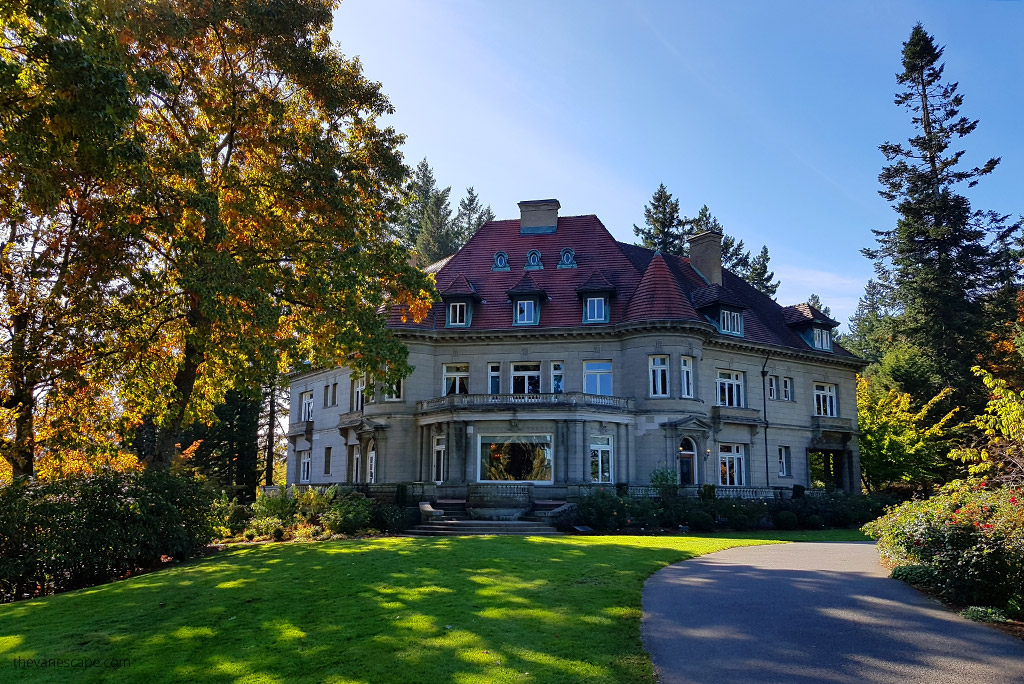 Portland Itinerary - historic buillding of Pittock Mansion at Nob Hill