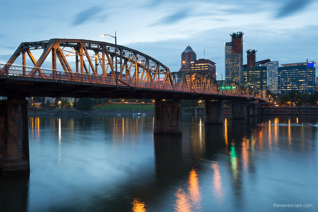 Portland Oregon Itinerary: bridge and city skyline by night