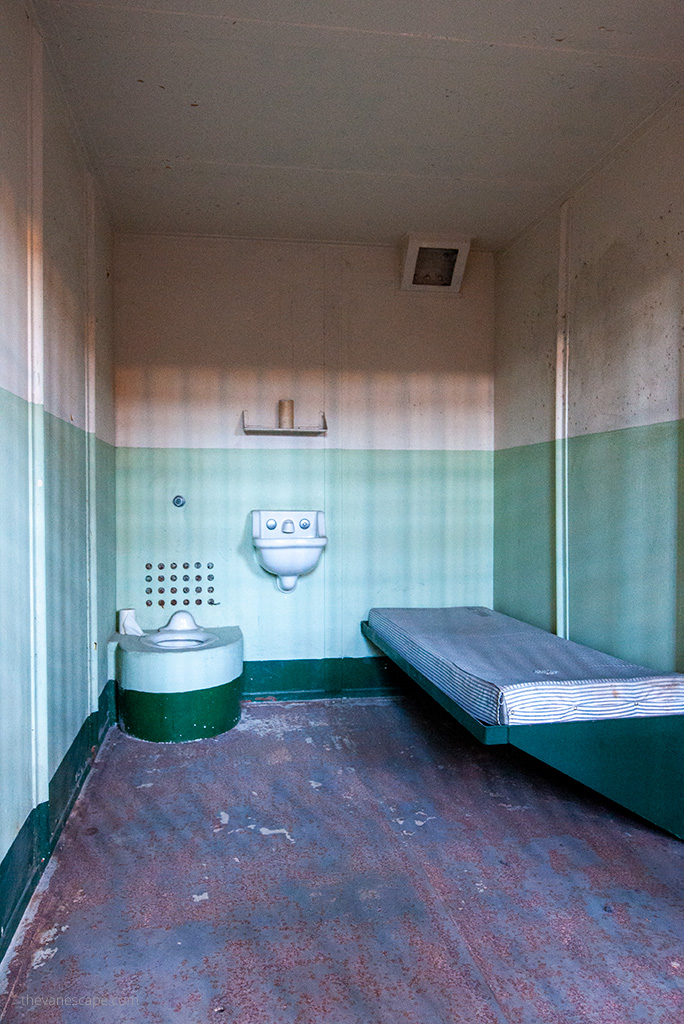 cell in prison 