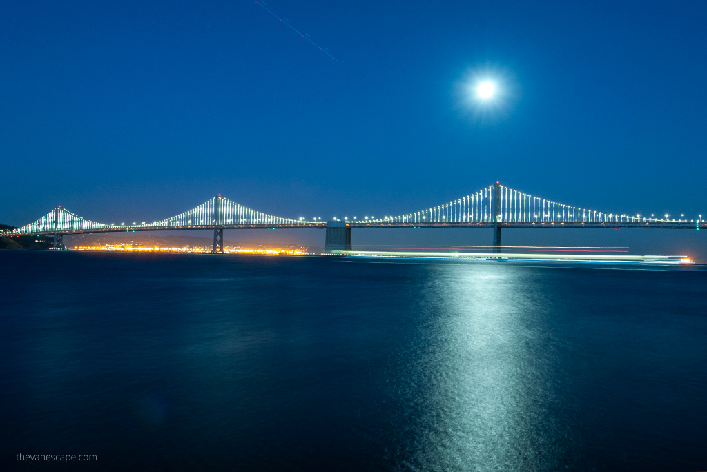 San Francisco bridge by night