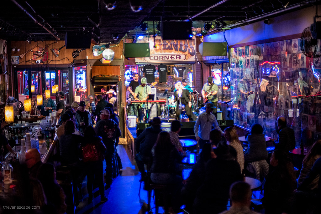  things to do in Nashville: live concert in Legends Corner 