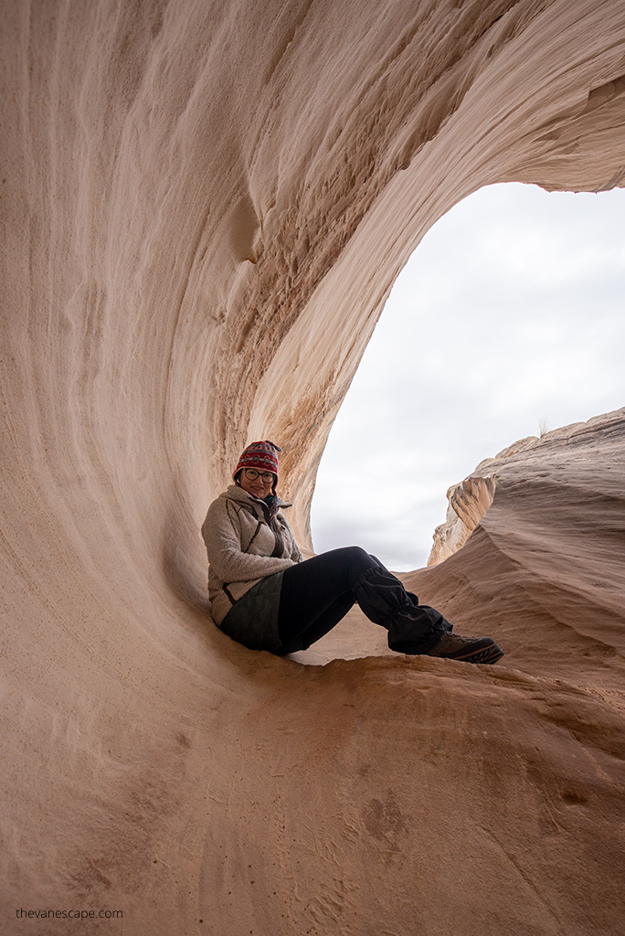 Agnes Stabinska in KUHL Fleece Flight Jacket on the rock formation in Utah.