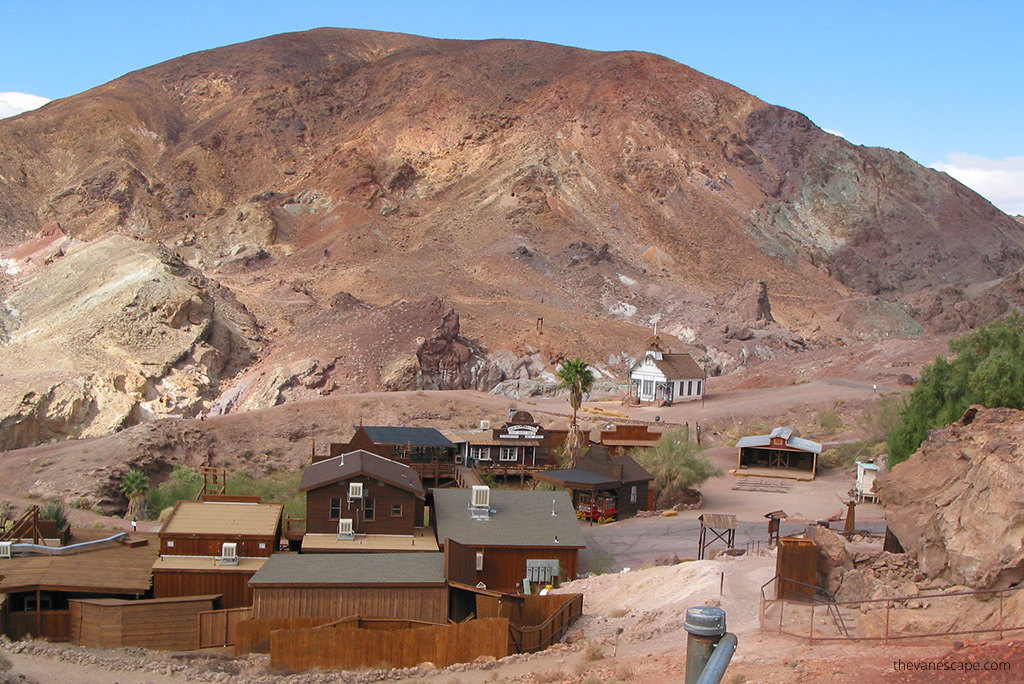 old wooden buildlings in Calico Ghost Town