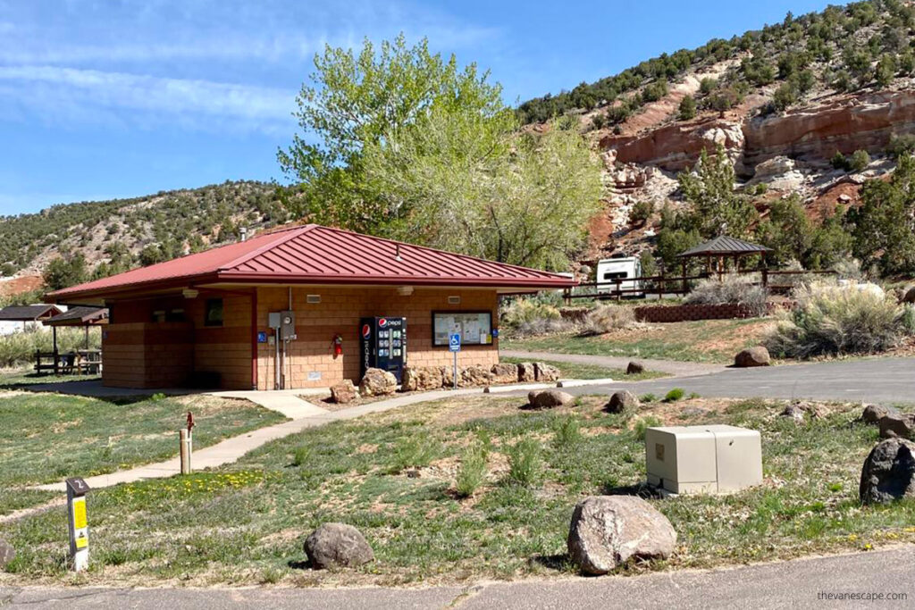  Escalante Petrified Forest State Park