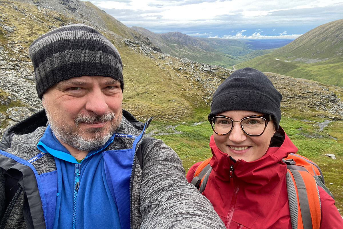 Agnes and Chris hiking on Hatcher Pass 