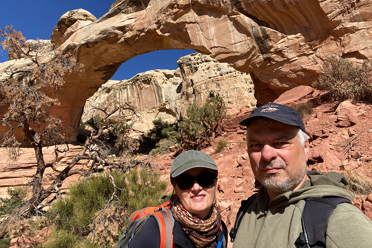 Agnes Stabinska, the author, and her partner Chris - selfie taken using gimbal stabilizer DJI Osmo Mobile 6 during Hickam Bridge Hike in Capitol Reef