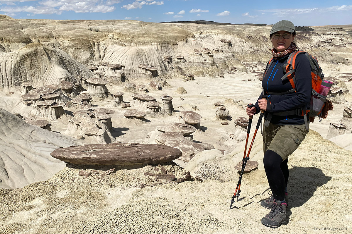 Agnes hiking in the desert of Ah-Shi-Sle-Pah