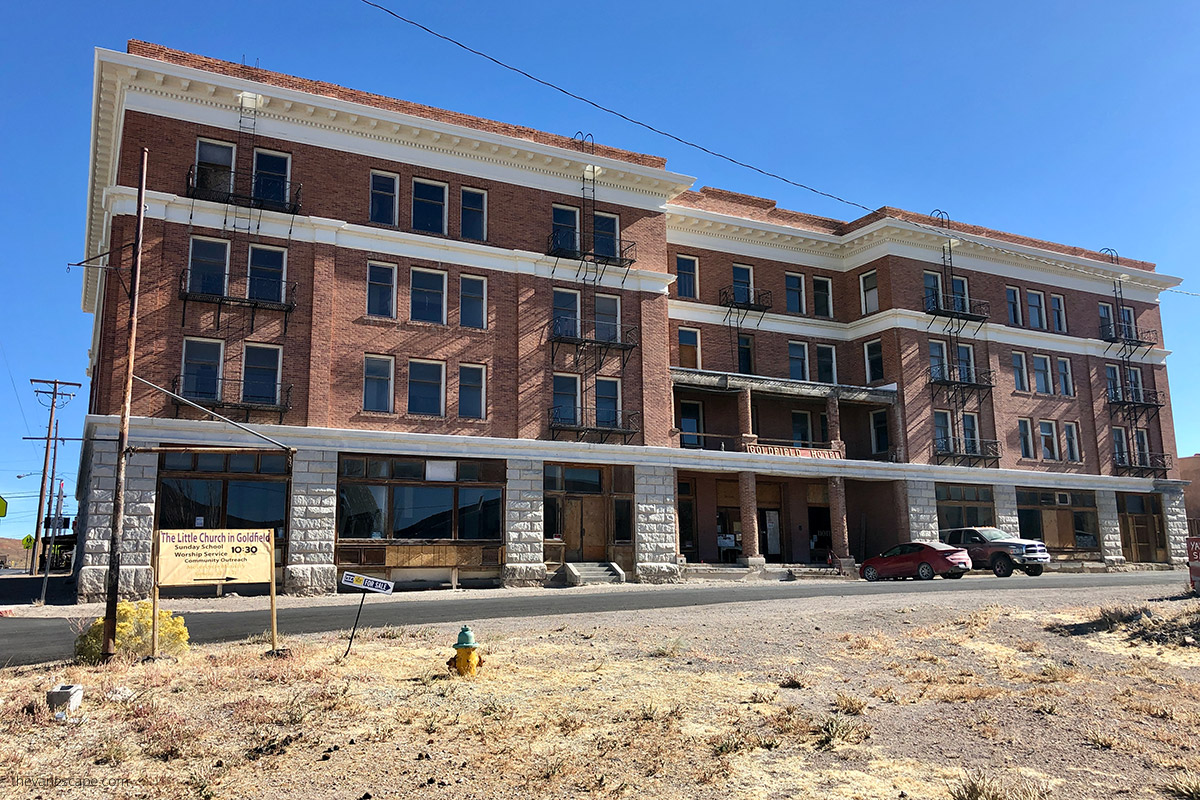 historic buildling of Goldfield Hotel