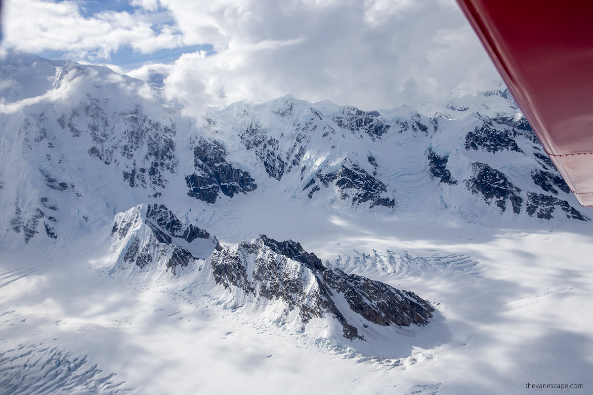 scenic flight over Denali - view of glaciers and mountains