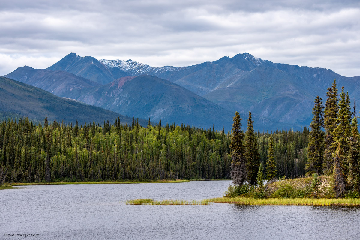 gates of the arctic national park - view of the wild lake and mountains