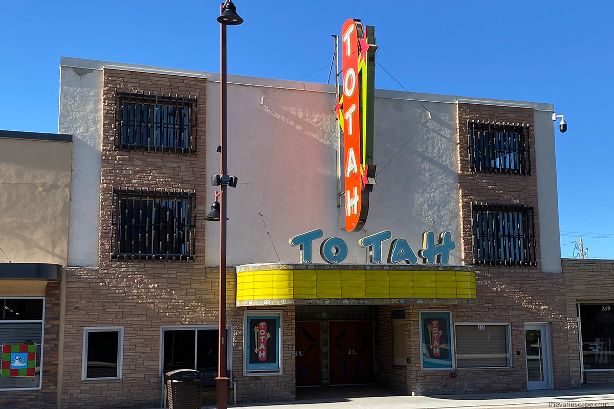 Farmington attractions - To Tah theatre historic building