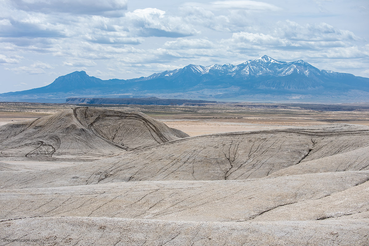 View of the mountains and the route made by the OHV