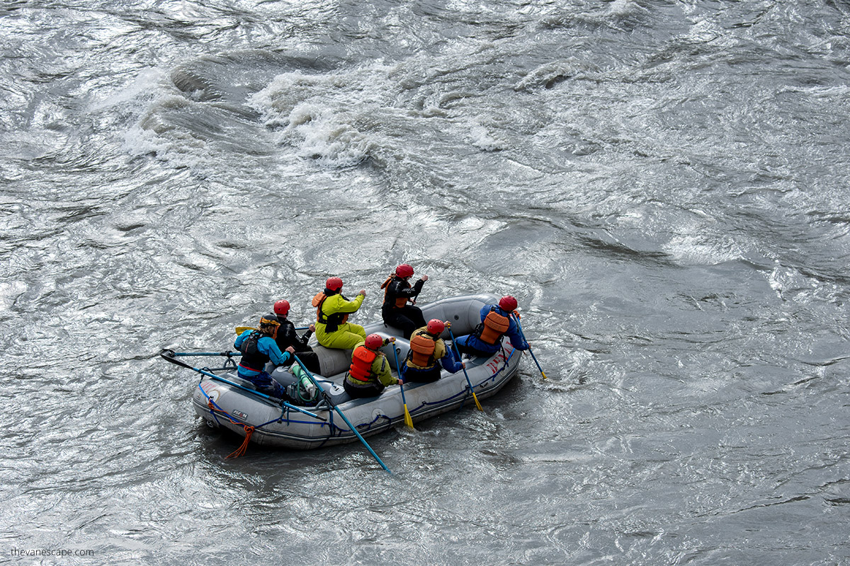 people rowing on the river during Denali white water rafting trip