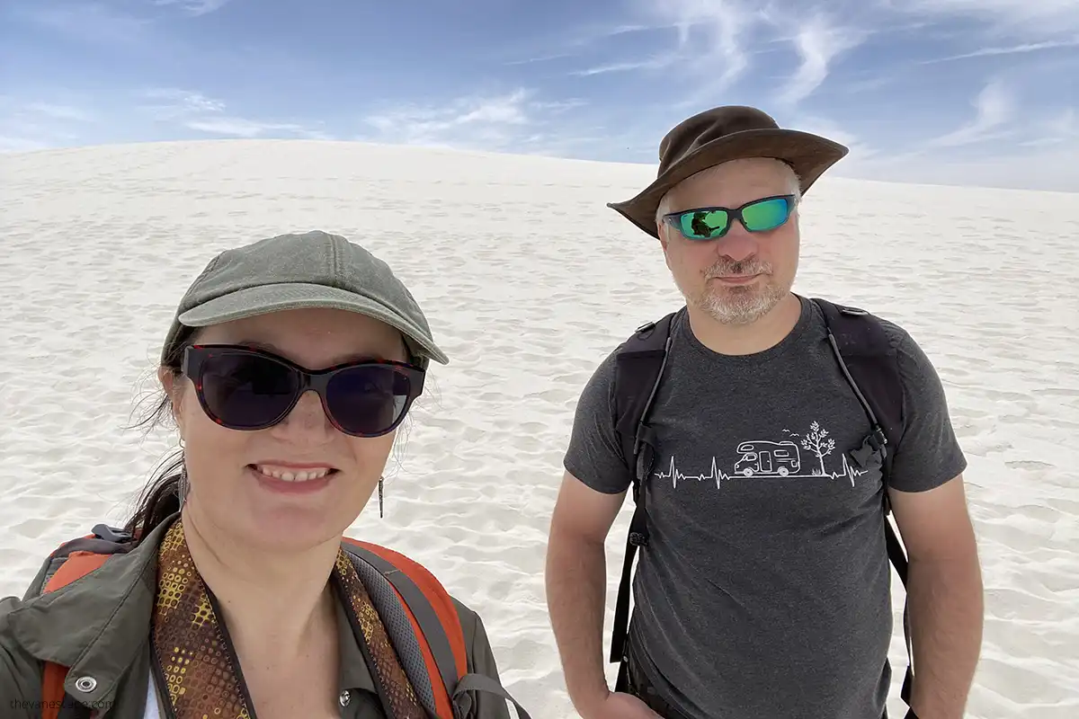 Agnes Stabinska and Chris Labanowski, owners of the Van Ecape blog, are hiking in White Sands National Park.