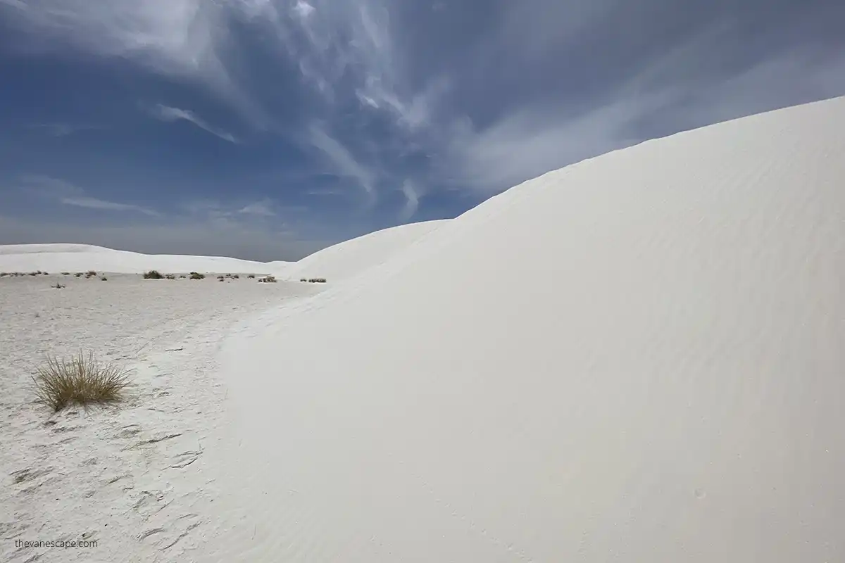 big white dunes and blue sky in white sands national park