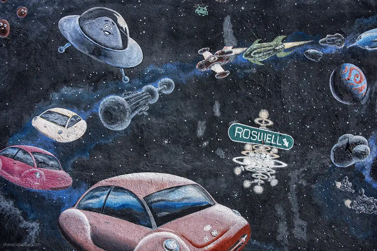 Alien murals on streets of Roswell.