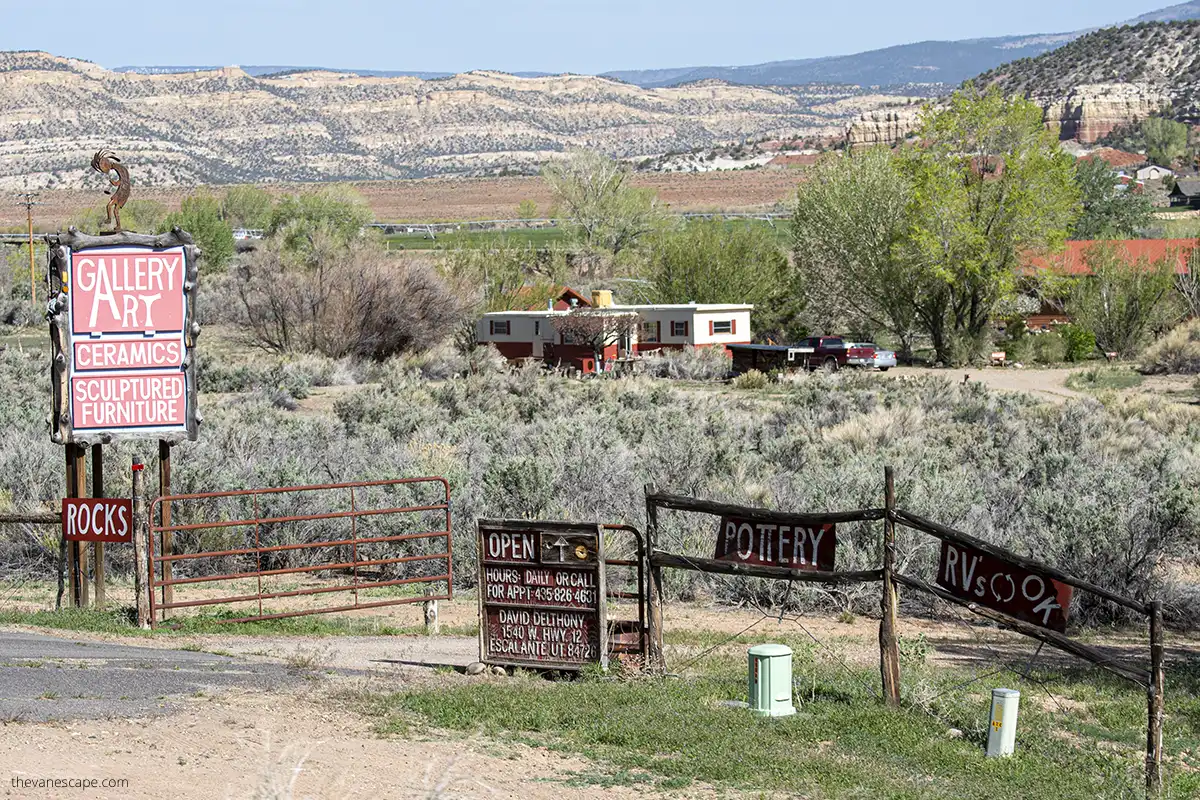 gallery art and campground in Escalante.