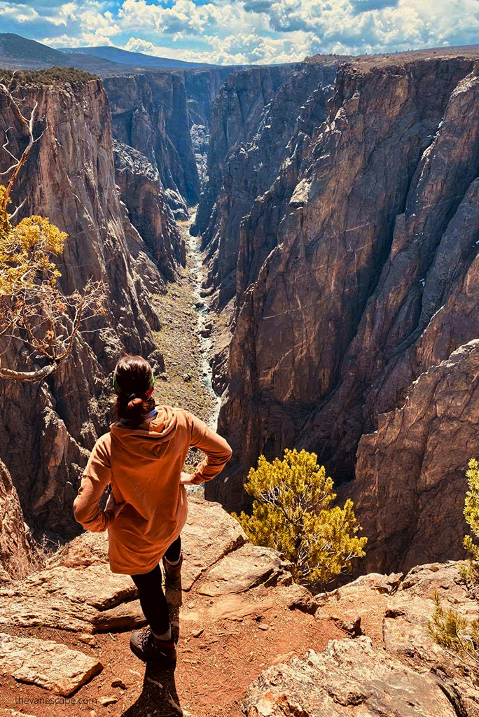 Agnes Stabinska, the author, is standing on the edge of the canyon in Black Canyon of the Gunnison and she is looking down the river and abyss. 