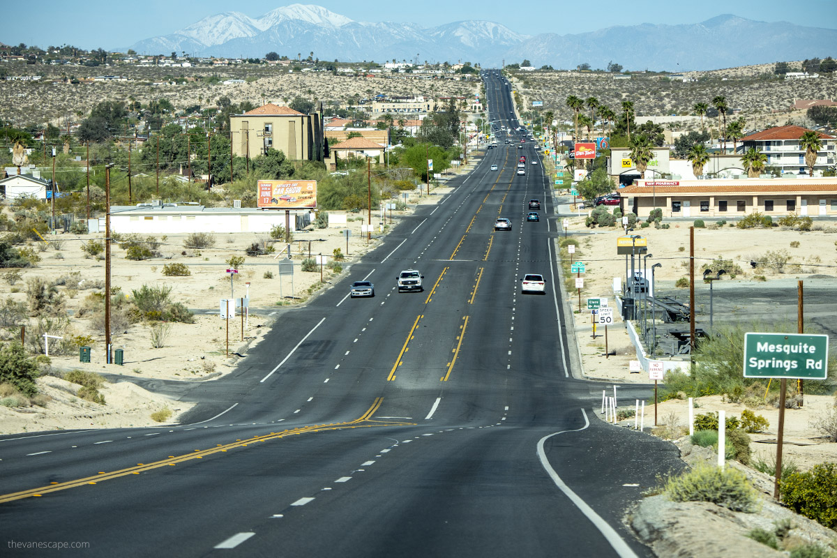 The main road 62 in Josua Tree Town.